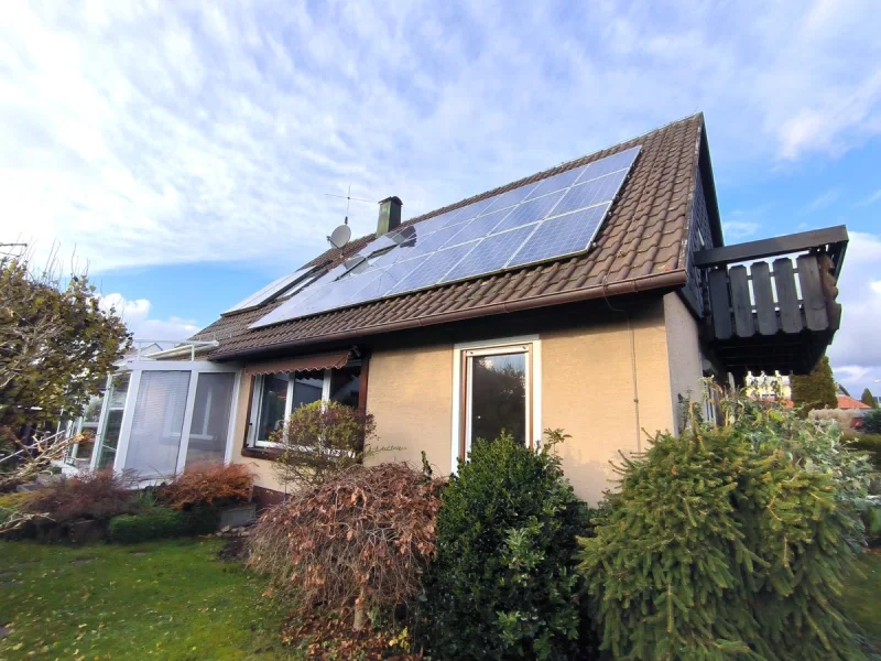 Ansicht - Haus kaufen in Schönaich - Charmantes Einfamilienhaus mit schönem Wintergarten