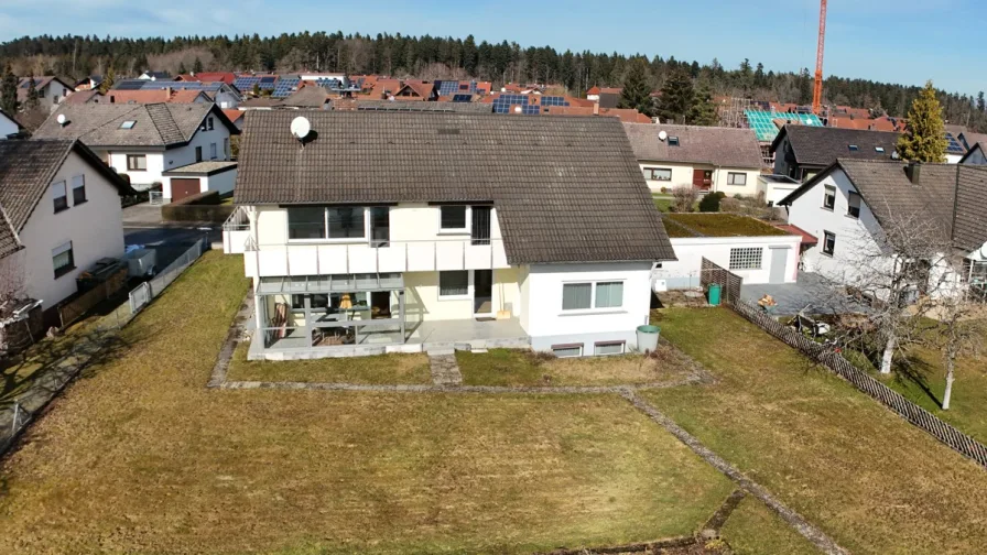 Ansicht   - Haus kaufen in Rottweil / Neukirch - Gepflegtes Zweifamilienhaus mit großem Garten!