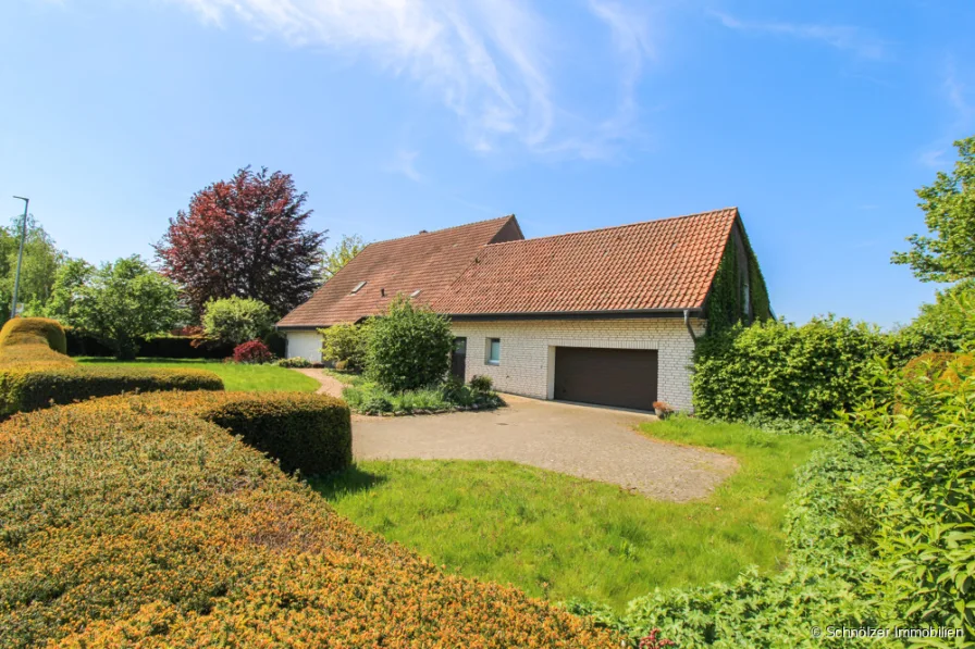 vordere Ansicht - Haus kaufen in Bünde - Großartiger Bauerngarten & viel Platz im Haus