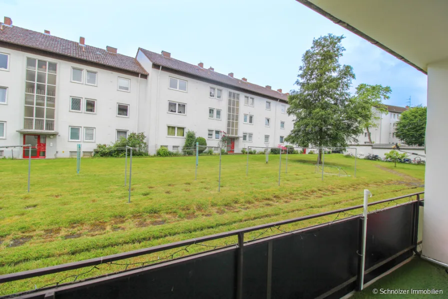 Balkon mit Blick in den Gemeinschaftsgarten