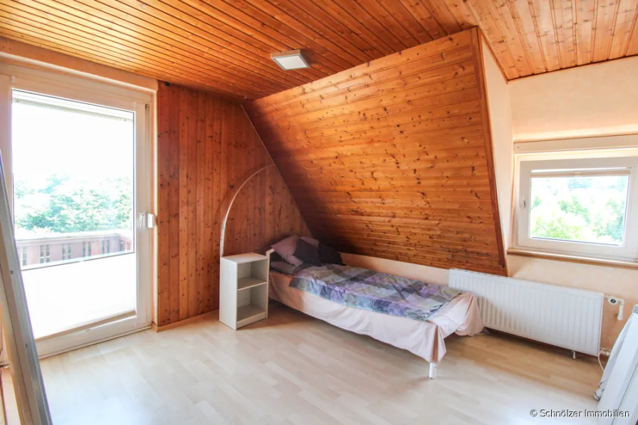 Schlafzimmer OG mit Zugang zum Balkon