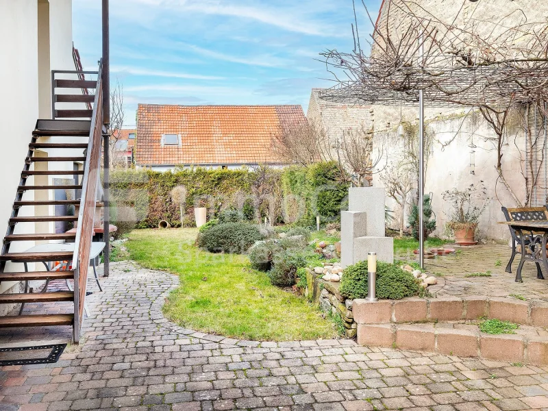 schön angelegter Gartenbereich - Haus kaufen in Philippsburg - Willkommen im Familienparadies: Charmantes Einfamilienhaus mit Gartenidylle