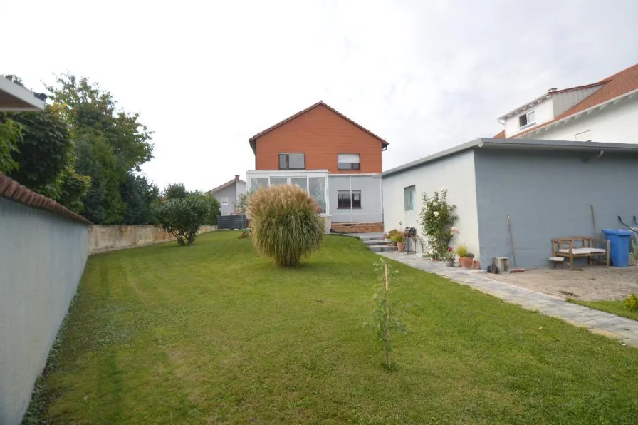  - Haus kaufen in Philippsburg - 2 Familien Haus mit großem Grundstück in schöner Lage