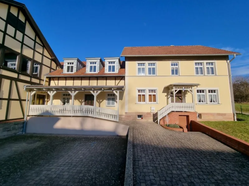 Eingangsbereiche - Haus kaufen in Rödental - Ca. 340 m² Wohnfläche in Top-Zustand auf ca. 1.250 m² Grund, Nähe Coburg!