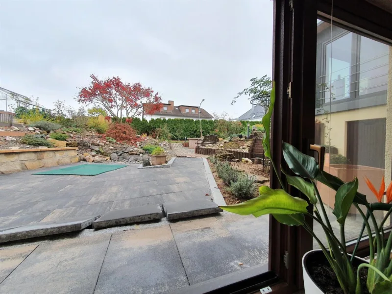 schöner Ausblick in den Garten