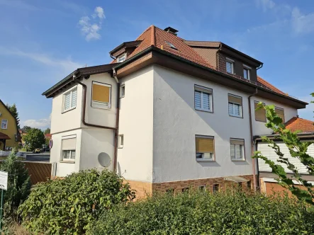 Objektansicht - Haus kaufen in Dörfles-Esbach - Bessere Alternative zur Eigentumswohnung - DHH in absoluter Zentrumslage!