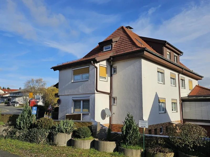 Objektansicht - Haus kaufen in Dörfles-Esbach - Ihre Alternative zur Eigentumswohnung - DHH in absoluter Zentrumslage!