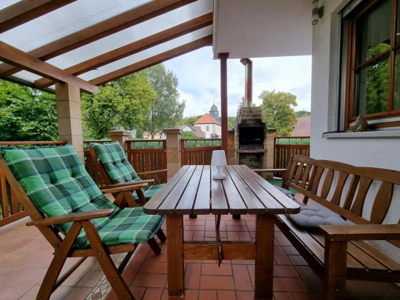 Gemütliche Terrasse mit Grill