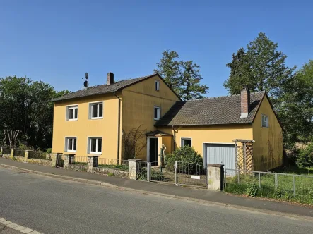 Außenansicht - Haus kaufen in Lichtenfels - Einfamilienhaus zum Selbstverwirklichen mit großem Garten!