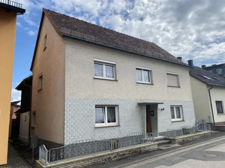 Ansicht - Haus kaufen in Sonnefeld - Einfamilienhaus im familienfreundlichen Hassenberg 