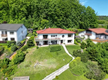 Luftbild unkenntlich - Haus kaufen in Rödental - Modernisiertes Leben am Waldrand mit grandiosem Fernblick über Rödental!