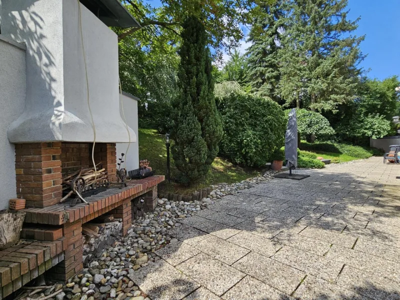 Terrasse mit Kamin