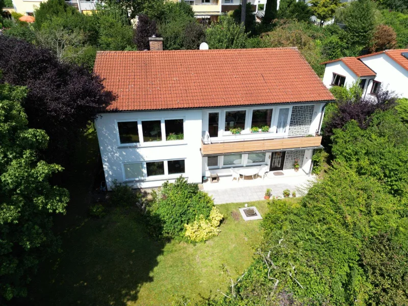 Luftbild - Haus kaufen in Coburg - Wohnen mit Blick! Im Grünen, herrlich eingewachsen in guter Lage von Coburg!