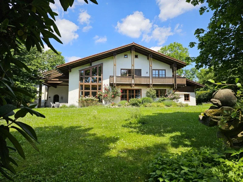 Objektansicht - Haus kaufen in Coburg - Exklusives Wohnen in Bestlage von Coburg auf 2.570 m² großem  parkähnlichen Grund!