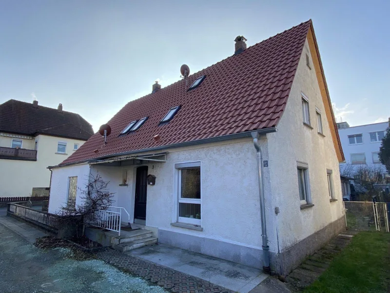 Außenbild - Haus kaufen in Michelau in Oberfranken - Solide Doppelhaushälfte in Michelau!