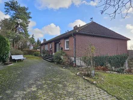 Nordwestansicht - Haus kaufen in Coburg - "Residieren" in TOP-Stadtlage - Großzügiges Einfamilienhaus mit 3 Garagen!