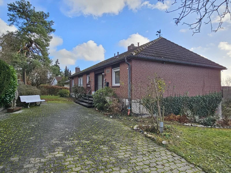 Nordwestansicht - Haus kaufen in Coburg - "Residieren" in TOP-Stadtlage - Großzügiges Einfamilienhaus mit 3 Garagen!