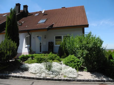 Hausansicht - Haus mieten in Ringsheim - Wohn(t)raum in Ringsheim - Große Doppelhaushälfte mit Garage