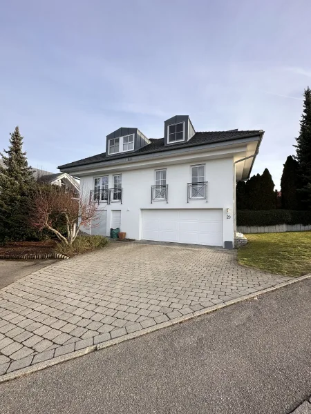 Hausansicht - Haus kaufen in Balingen - Villa in Balingen-Weilstetten zu verkaufen! PREIS AUF ANFRAGE!