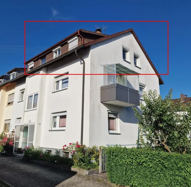 Ansicht West Eingangsseite - Wohnung kaufen in Schwäbisch Gmünd - *** 4-Zi. DG-Wohnung mit Aussicht im Gmünder Stadtteil Rehnenhof ***