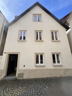 Ansicht Ost Hauseingang - Haus kaufen in Ellwangen (Jagst) - *** Stadthaus im Herzen von Ellwangen, 3 Stockwerke, Baujahr ca. 1800 ***