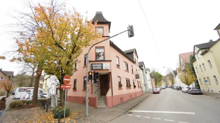 Ansicht / Eingang Gaststätte - Haus kaufen in Schwäbisch Gmünd - *** Vermietetes Mehrfamilienhaus, mit ehemaliger Gaststätte im EG ***