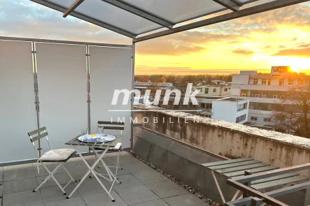 Dachterrasse  - Wohnung kaufen in Neu-Ulm - Voll ausgestattet - frisch renovierte Penthousewohnung mit sonniger Dachterrasse und Blick ins Grüne