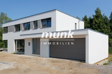 Titelbild - Haus kaufen in Ulm - In 20 Minuten in die Innenstadt Ulms: Exklusives Neubau-Einfamilienhaus in Weißenhorn