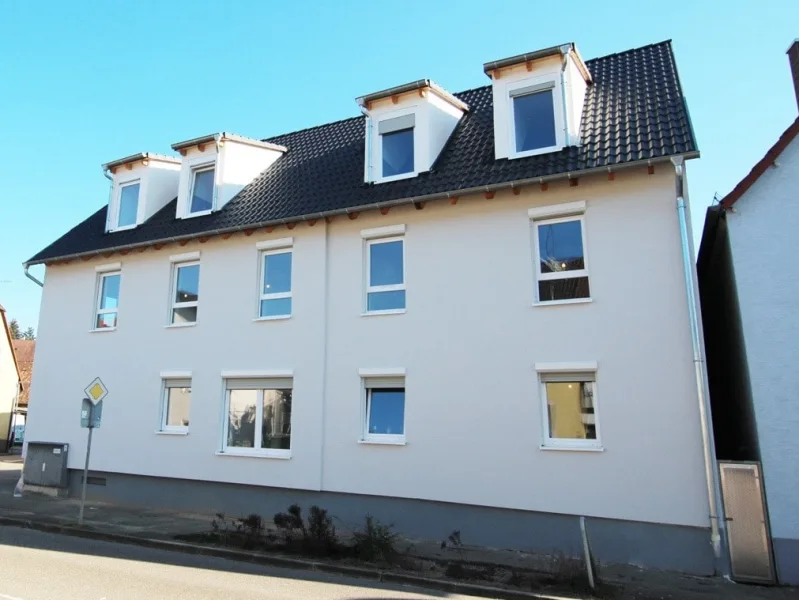 Straßenansicht - Haus kaufen in Walzbachtal - 3-Familienhaus in Walzbachtal-Jöhlingen!