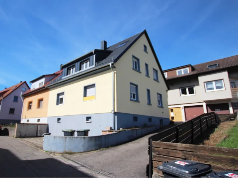 Straßenansicht - Haus kaufen in Walzbachtal - Doppelhaushälfte in Walzbachtal-Jöhlingen!