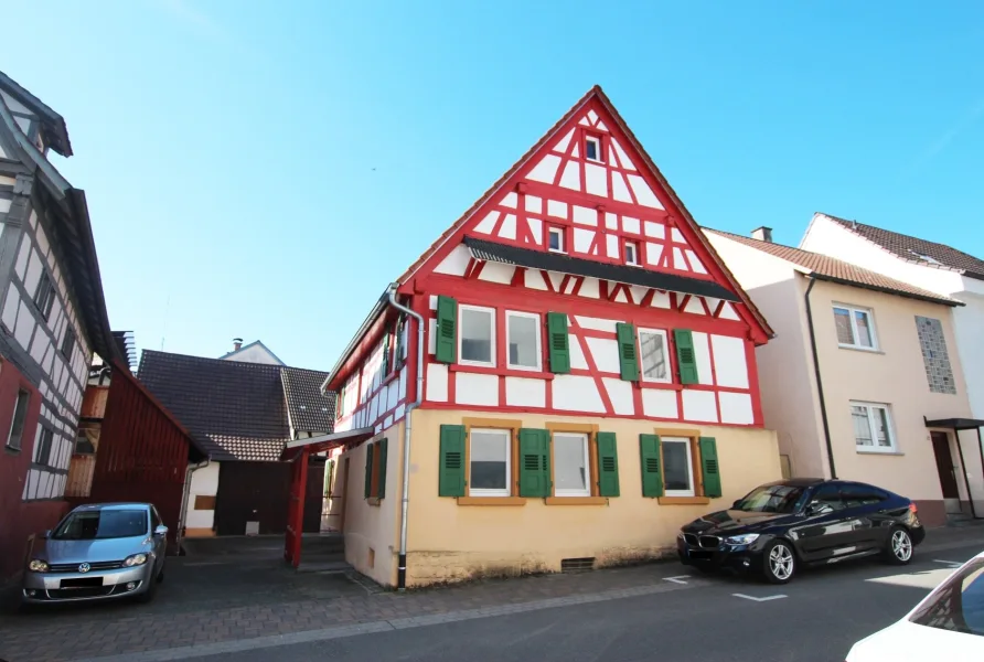 Straßenansicht - Haus kaufen in Bretten - Einfamilienhaus in Bretten-Rinklingen!