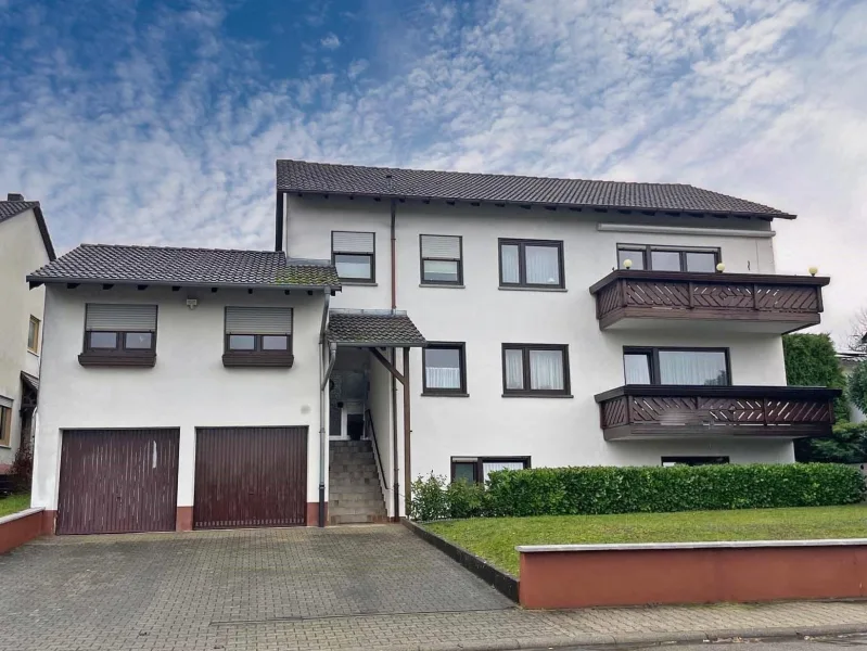 Straßenansicht - Haus kaufen in Waibstadt - Zweifamilienhaus mit ELW in Waibstadt!