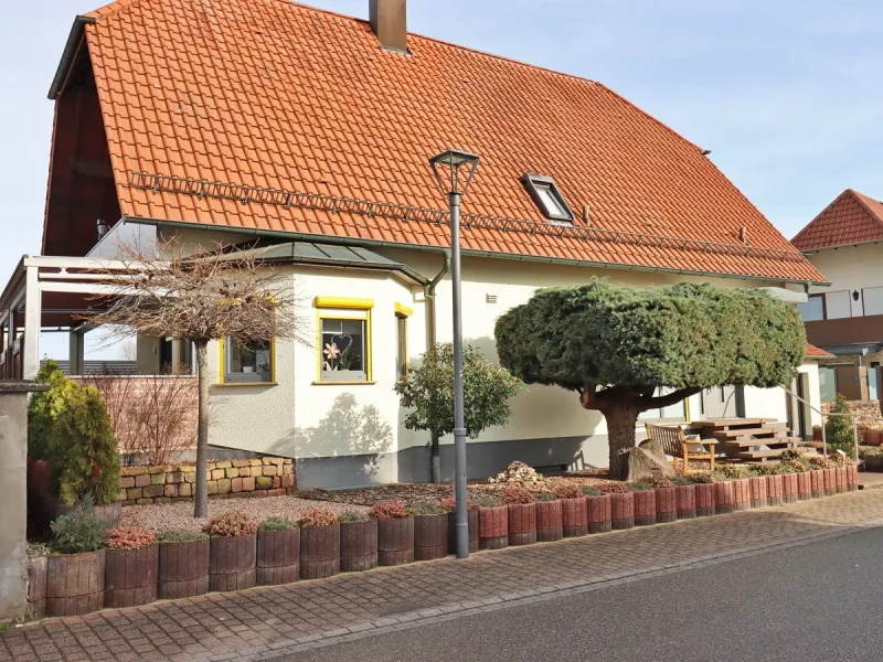 Blick auf das Haus - Haus kaufen in Kronau - Freistehendes Einfamilienhaus in Kronau!