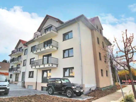 Blick auf das Haus - Wohnung mieten in Oberderdingen - 3-Zimmer-Neubauwohnung in Oberderdingen!