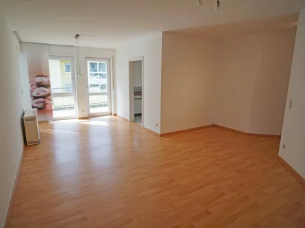 Wohnzimmer - Wohnung kaufen in Sinsheim - 2-Zimmer-Eigentumswohnung in Sinsheim, OT Rohrbach!