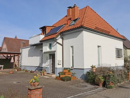 Blick auf das Haus - Haus kaufen in Bruchsal - Bezugsfertiges Einfamilienhaus in Bruchsal-Büchenau!