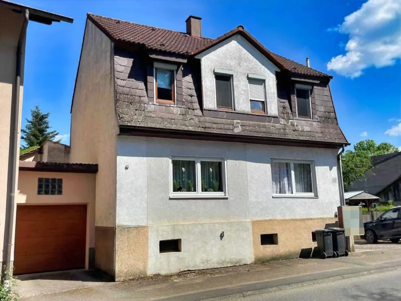 Straßenansicht - Haus kaufen in Bad Rappenau - Einfamilienhaus mit viel Platz in Bad Rappenau-Babstadt!