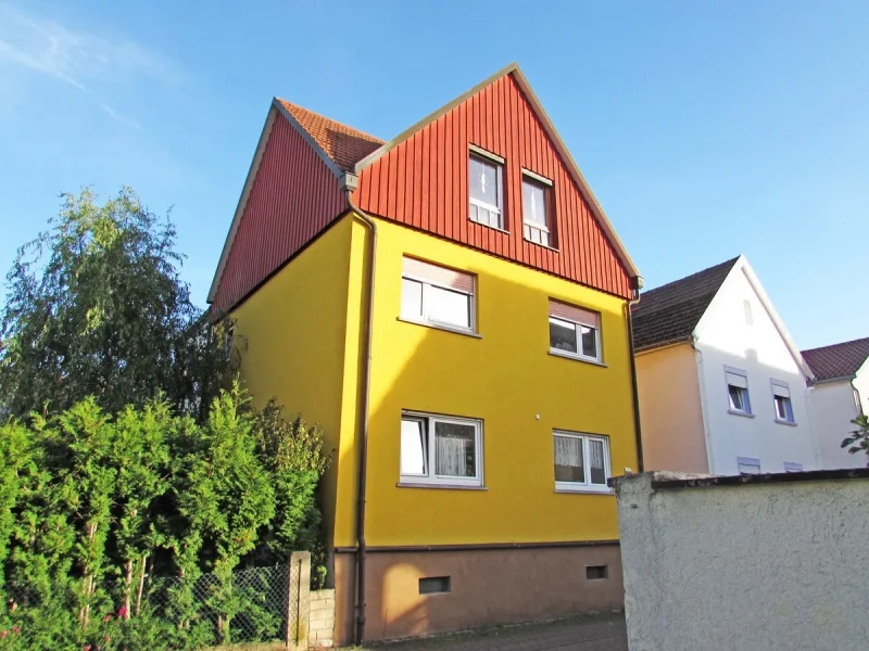 Außenansicht - Haus kaufen in Kronau - Zweifamilienhaus inkl. Garten in Kronau!