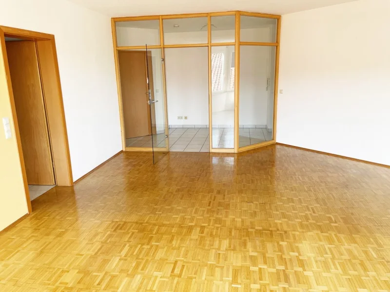 Wohnzimmer_Blick z Flur3 - Wohnung kaufen in Sinsheim - Wohnung mit eigenem Garten und Balkon in Reihen!