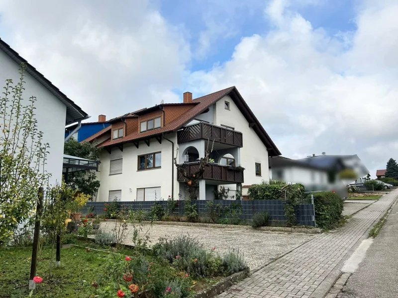 Straßenansicht - Wohnung kaufen in Kirchardt - Naturnahe Dachgeschosswohnung in Kirchardt, OT Berwangen!