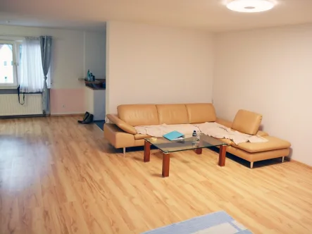 Wohn-/Ess- und Küchenbereich - Wohnung mieten in Waghäusel - Große 2-Zimmer-Wohnung inkl. Einbauküche und Stellplatz in Waghäusel, OT Wiesental!