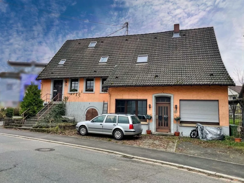 Straßenansicht - Haus kaufen in Spechbach - Vermietetes Wohnensemble in Spechbach!