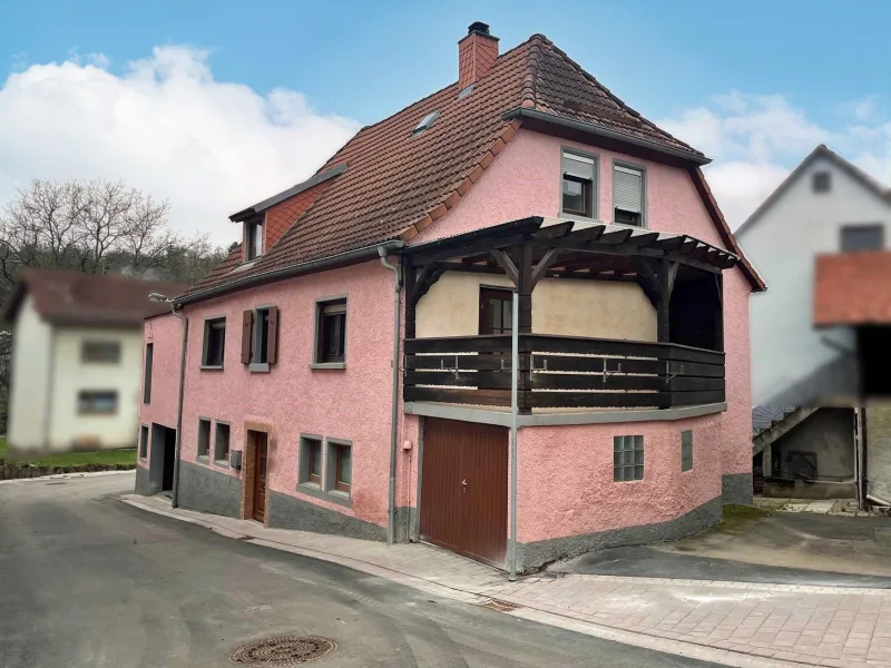 Straßenansicht - Haus kaufen in Neckarbischofsheim - Einfamilienhaus im Altortskern von Neckarbischofsheim!