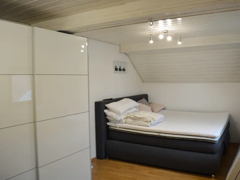 Schlafzimmer DG