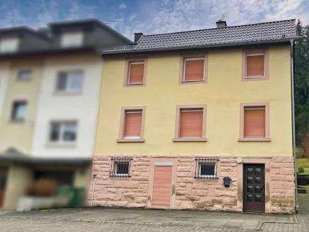 Außenansicht - Haus kaufen in Neckarbischofsheim - Wohnhaus mit Traumgrundstück in Untergimpern!