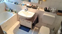 Badewanne, WC, Handwaschbecken
