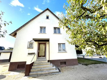 der erste Eindruck - Haus kaufen in Steinmauern - 1-2 FAMILIENHAUS AUF GROßEM GRUNDSTÜCK IN SCHÖNER LAGE...