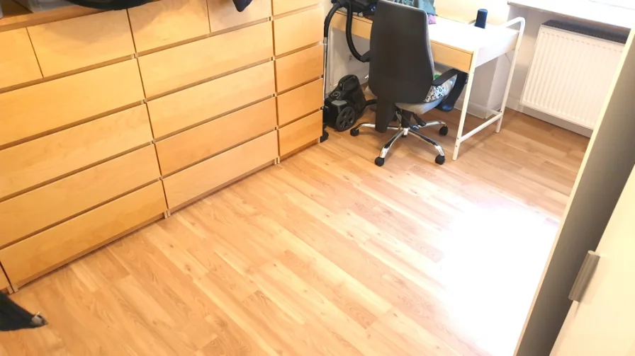 Ankleide mit kleinem Büro