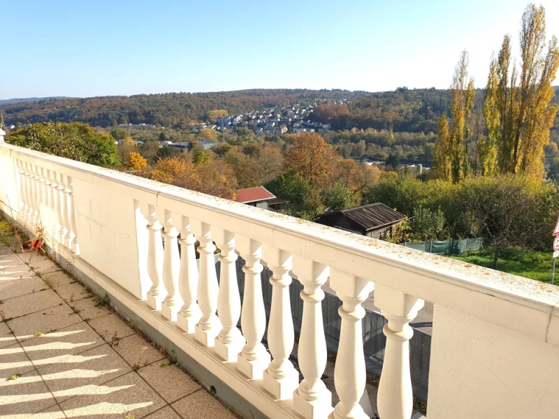 großer Balkon