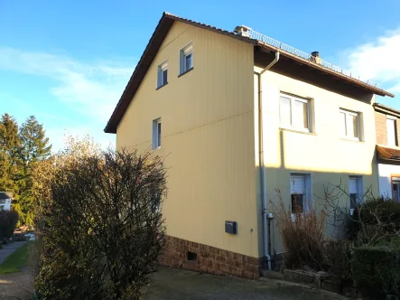 großzügiges Familienhaus - Haus mieten in Karlsruhe / Hohenwettersbach - FAMILIENHAUS MIT 5 SCHLAFZIMMERN, GÄSTE WC, WERKSTATT, GROßEM GARTEN, GARAGE...